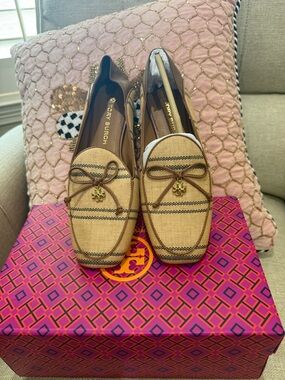 Tory Burch Tan Raffia Stripe Bow Loafers